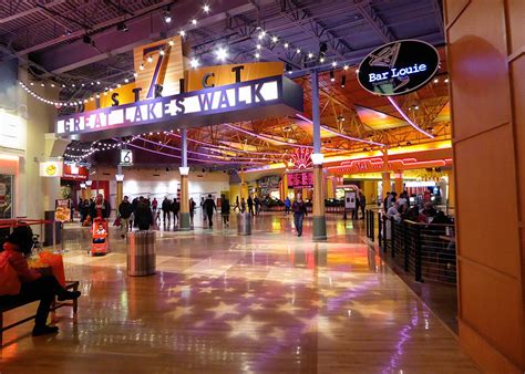 great lakes crossing mall hours.